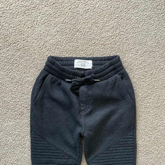 Boys XS (5/6) grey pants - Picture 2 of 3